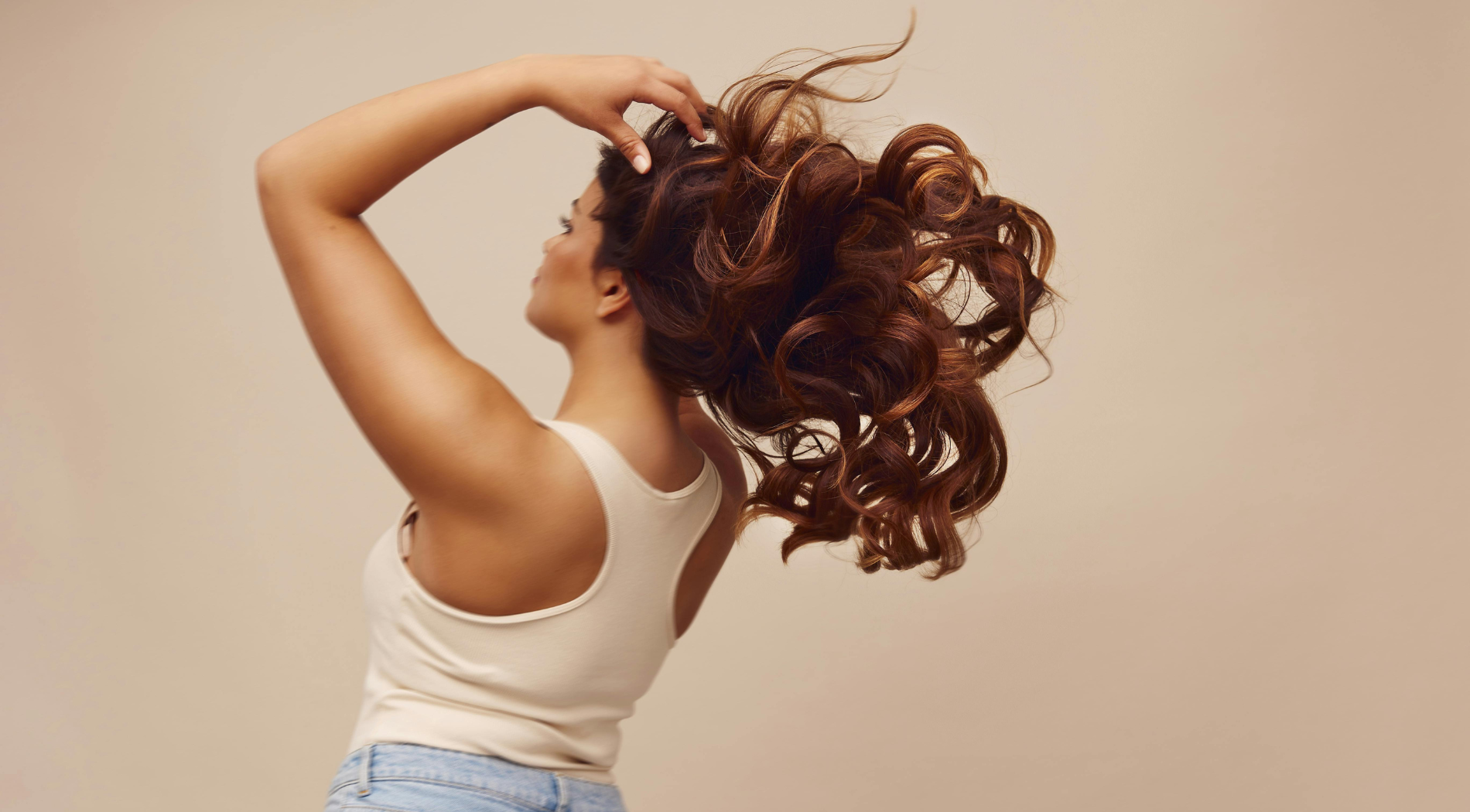 coloration végétale ou oxydative pour couvrir les cheveux blancs, comment faire le bon choix?