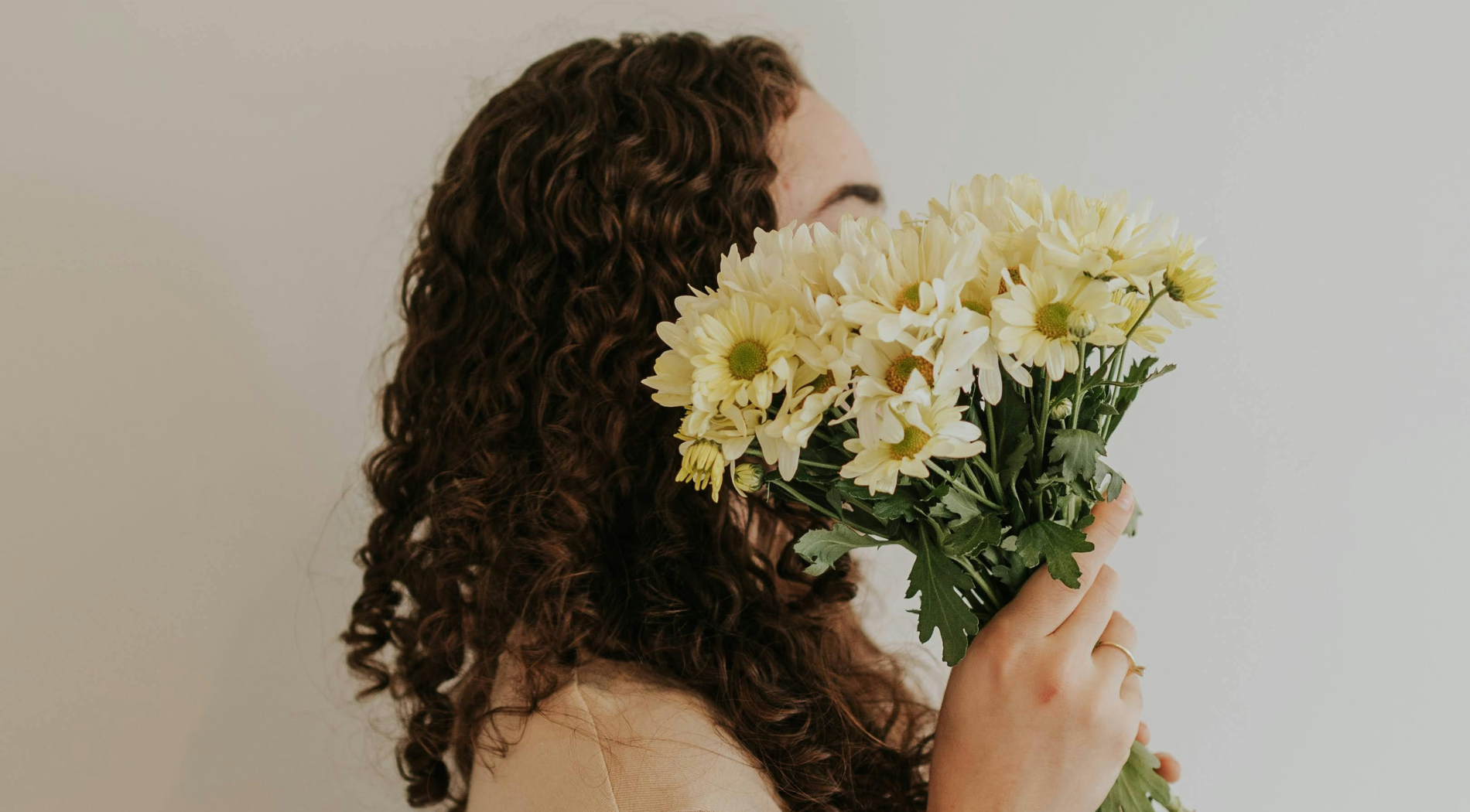 cheveux gras et pointes sèches, le problème des cheveux mixtes